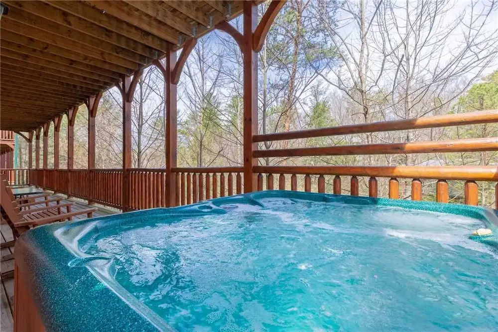 Pine Tree Lodge - Eight Bedroom Cabin