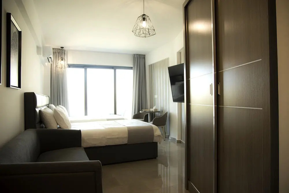 Jimmys Suites