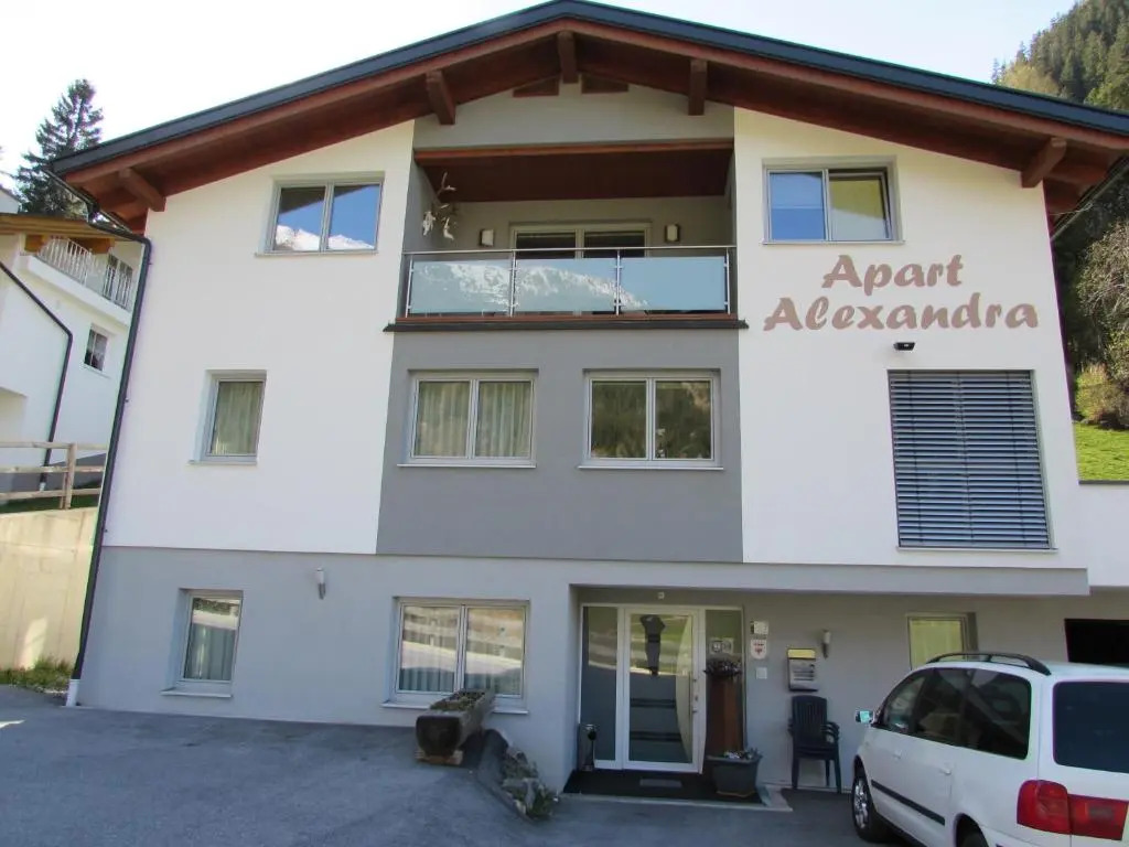 Apart Alexandra