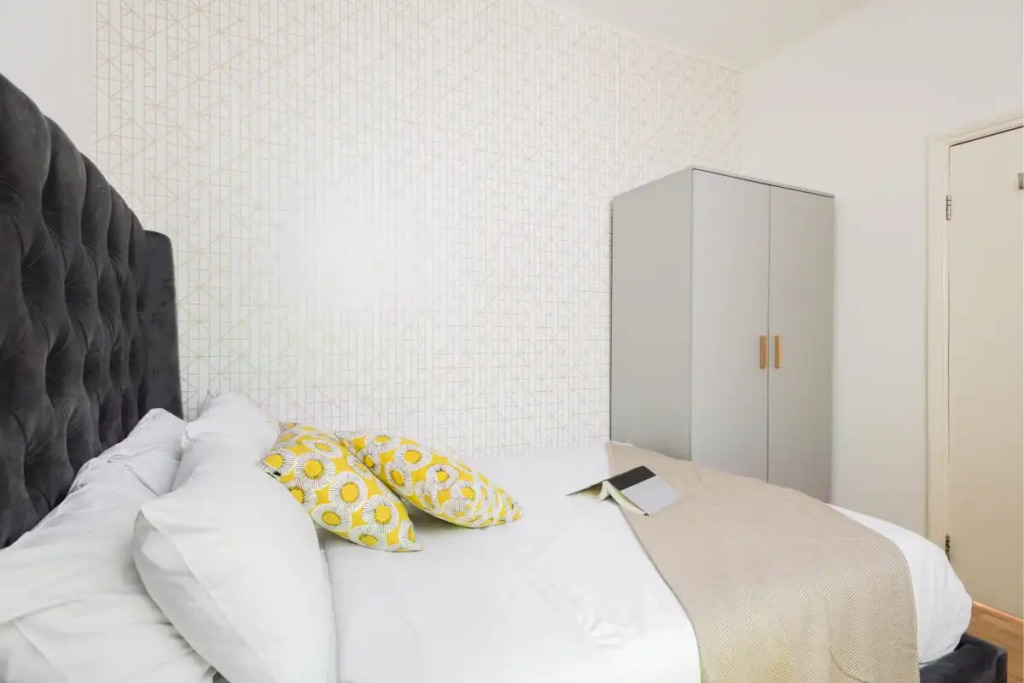 The Bayswater Gardens - Bright & Central 3BDR Home in Bayswater