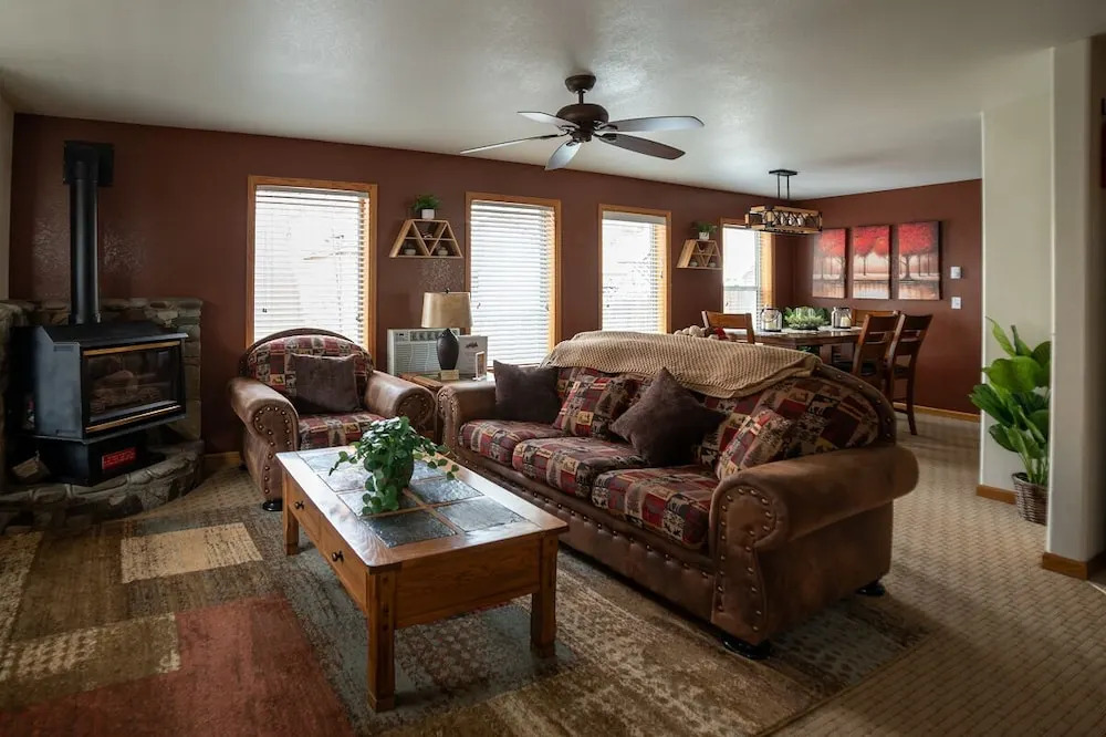 Alpenglow Three Bedroom Two Bath XL A16