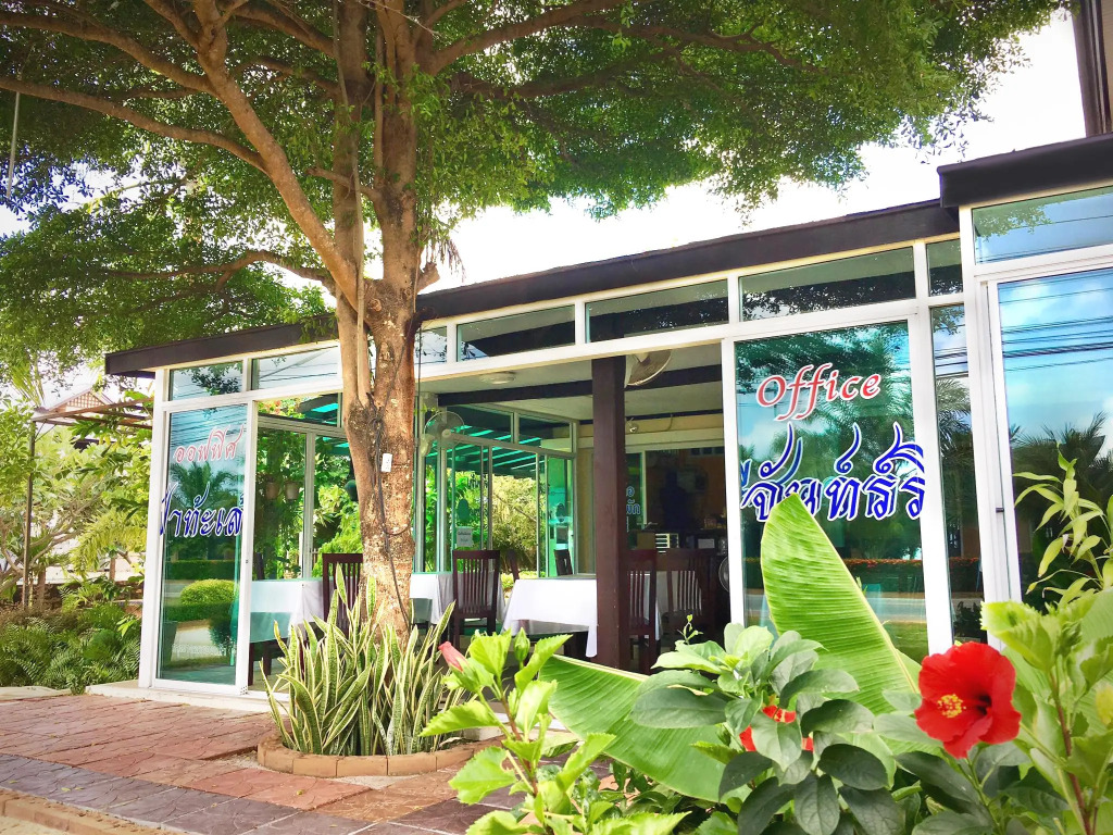 Baan Faa Talaychan Resort