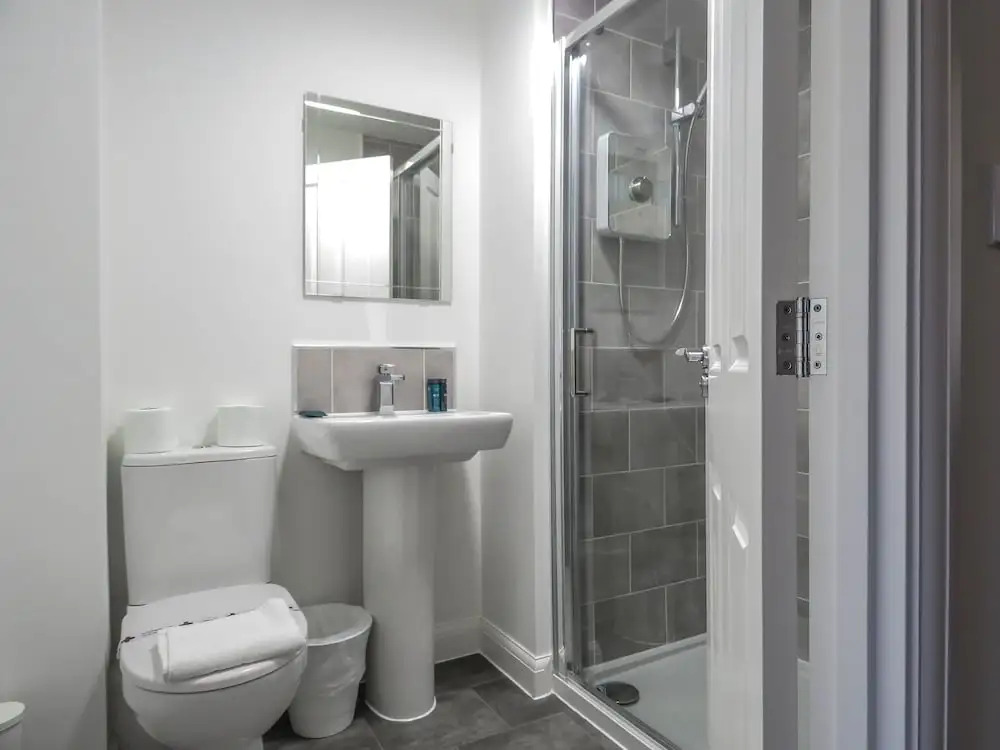 Tudors eSuites Birmingham Townhouse Private Garden Free Parking