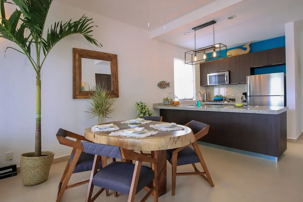 Beautiful Condo with Screened Terrace by the Pool