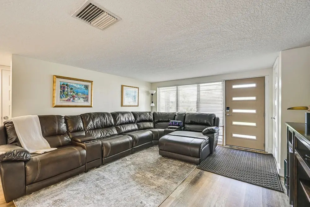Swim, Fish & Relax: Port Richey Gem w/ Yard!