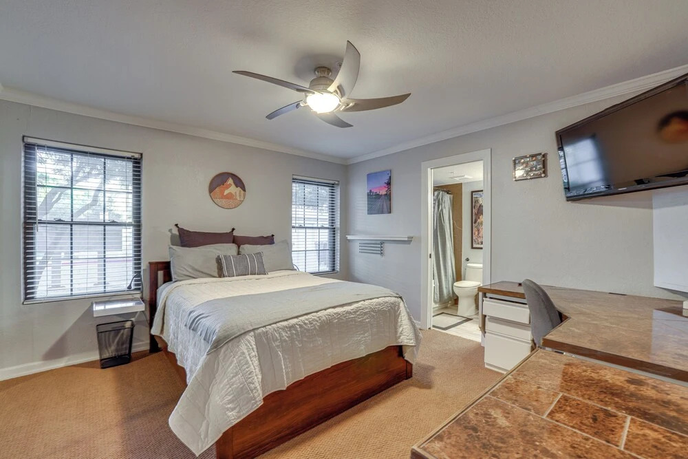 Walk to Park: Scottsdale Condo w/ Community Pool!