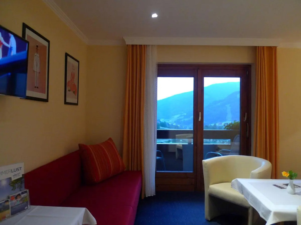 Pension & Appartements Ronacherhof -Mountain Hideaway Slopeside