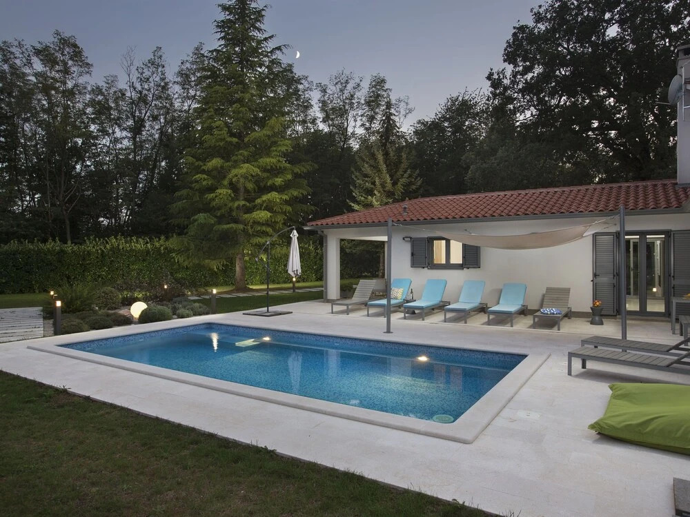 Charming Villa in Nedešcina With Pool