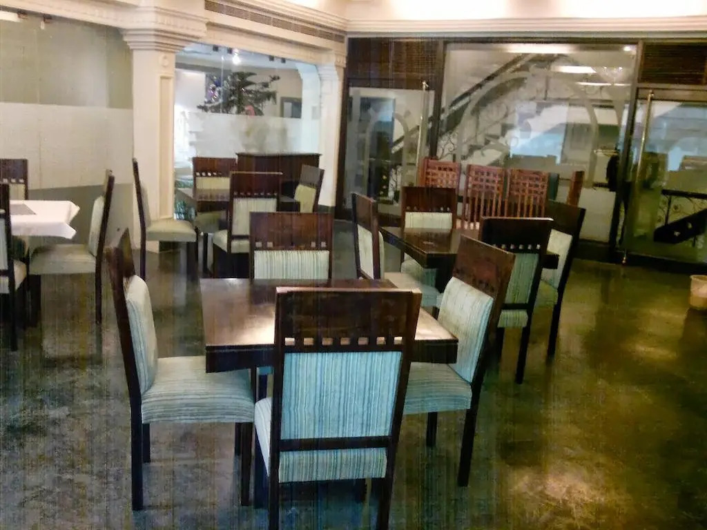 Hotel Empire Regency
