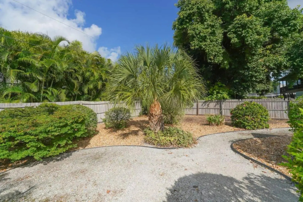 Heated Pool Home - Perfect Location - Walk to Beach, Restaurants and More