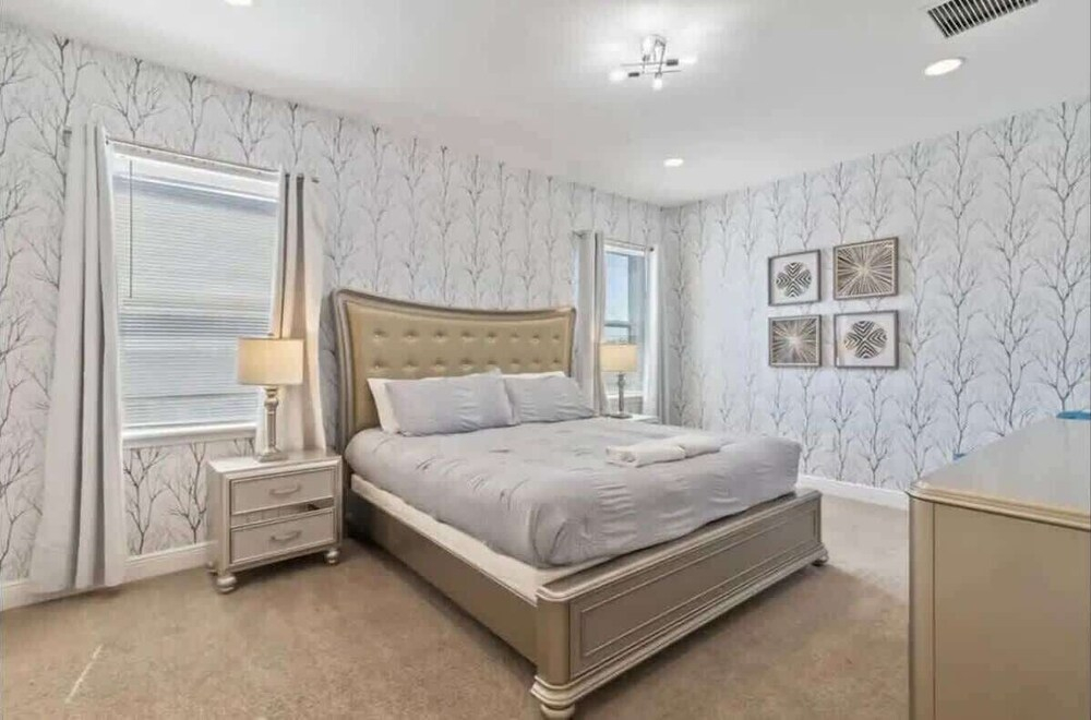 Family 5BR Retreat With Pool and Themed Bedrooms