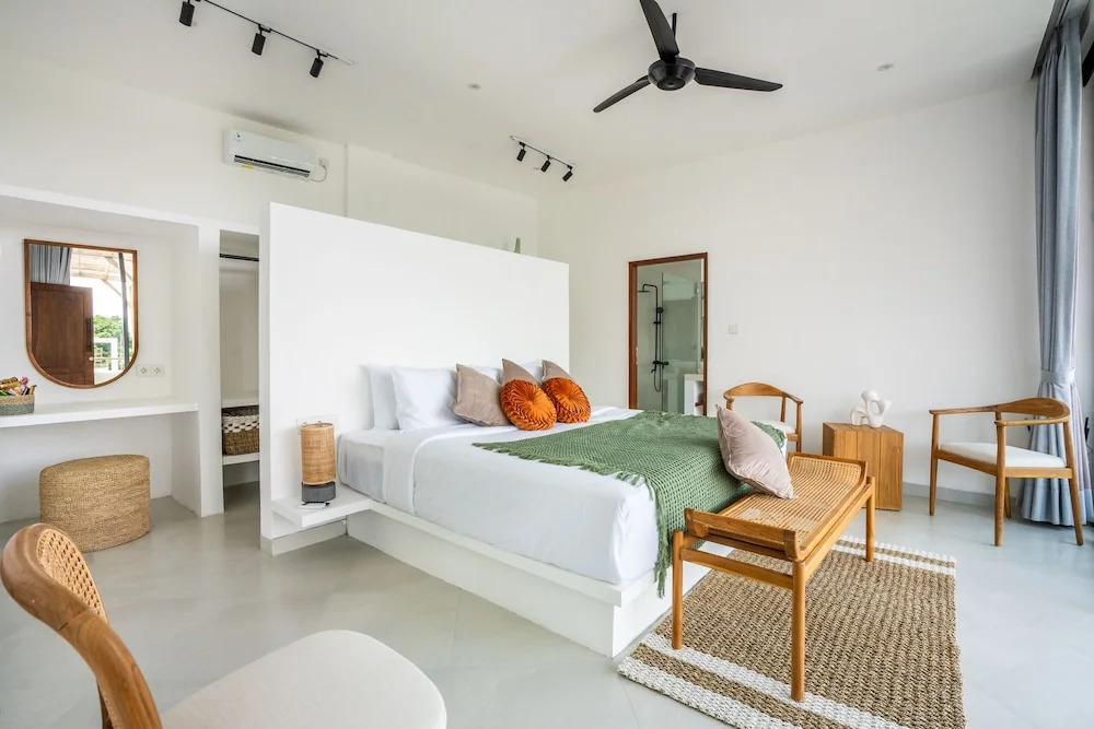 Villa Ozkar - Elegant 3-Bedroom Villa with Pool & Sunset Terrace