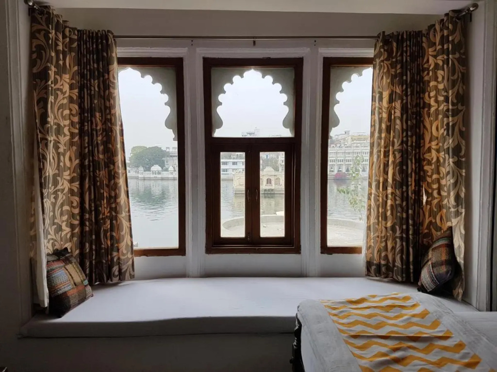 Hotel Devraj Niwas on Lake Pichola