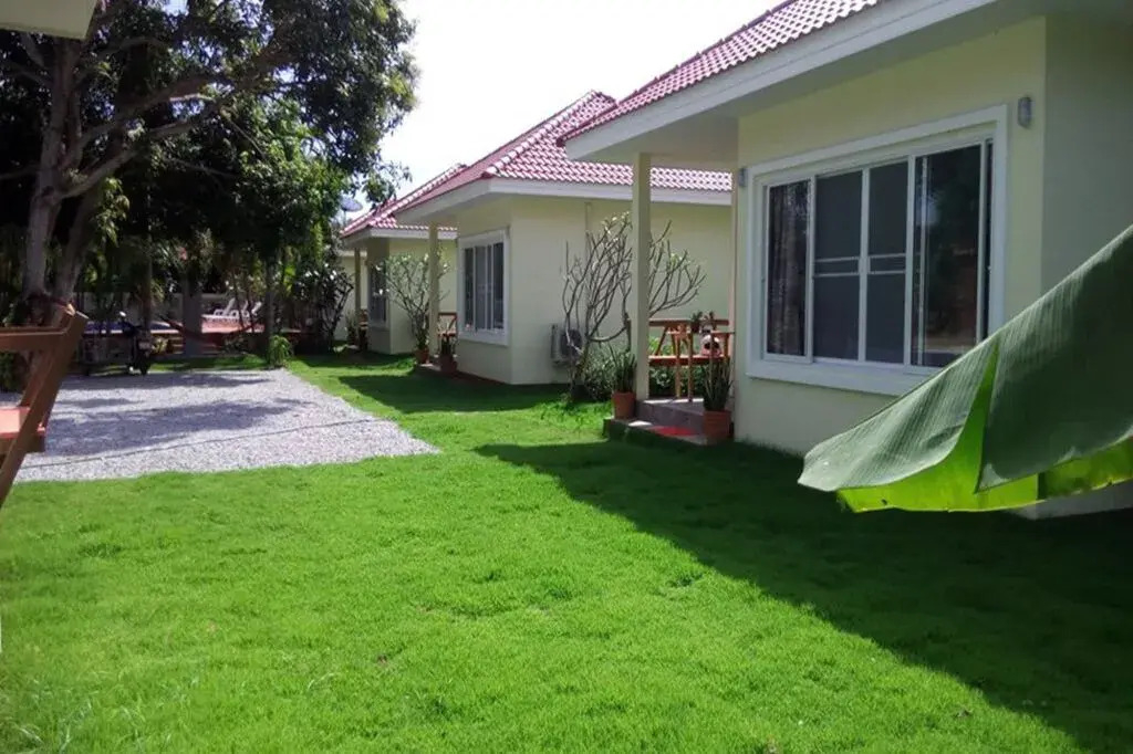 Pat's Hideaway