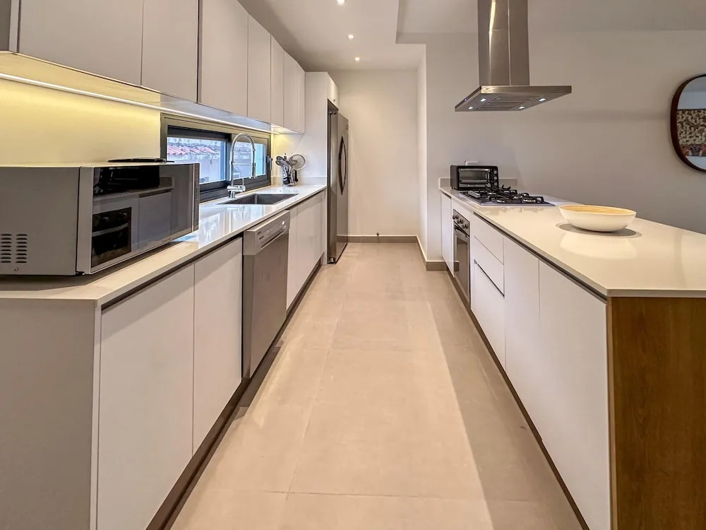 Gorgeous 2 BR Luxury Apartment