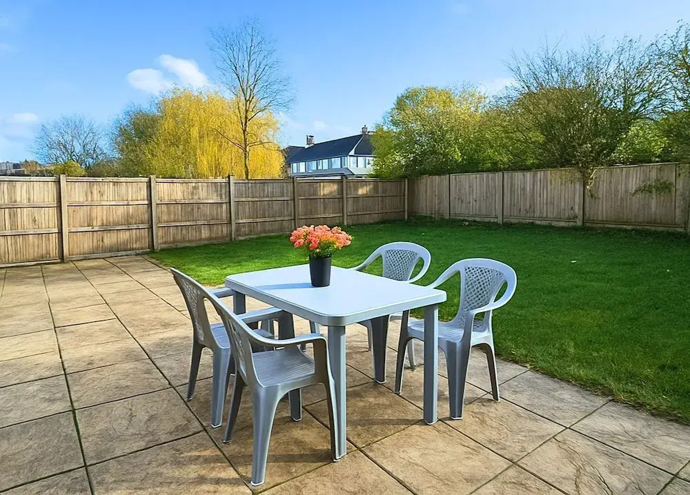 Harrow Family Home with Garden & Drive