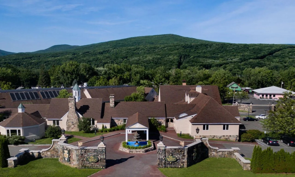 Orchards Hotel