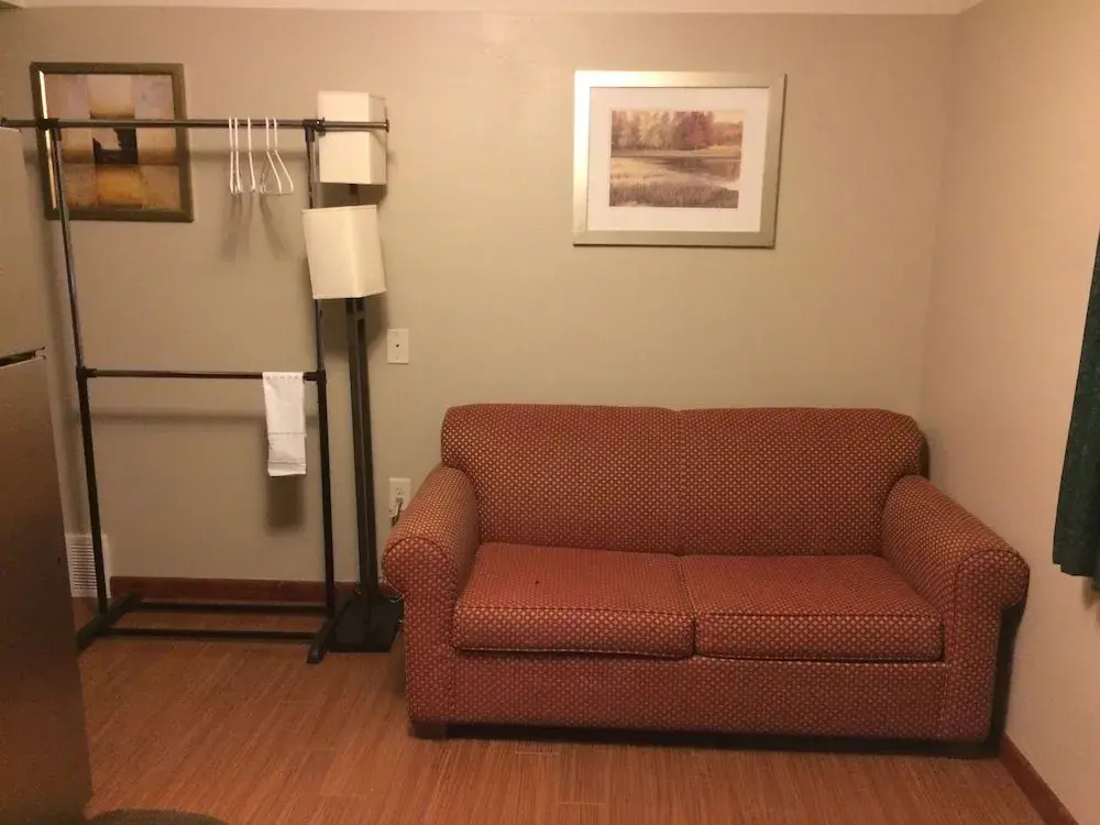 East Hills Inn And Suites