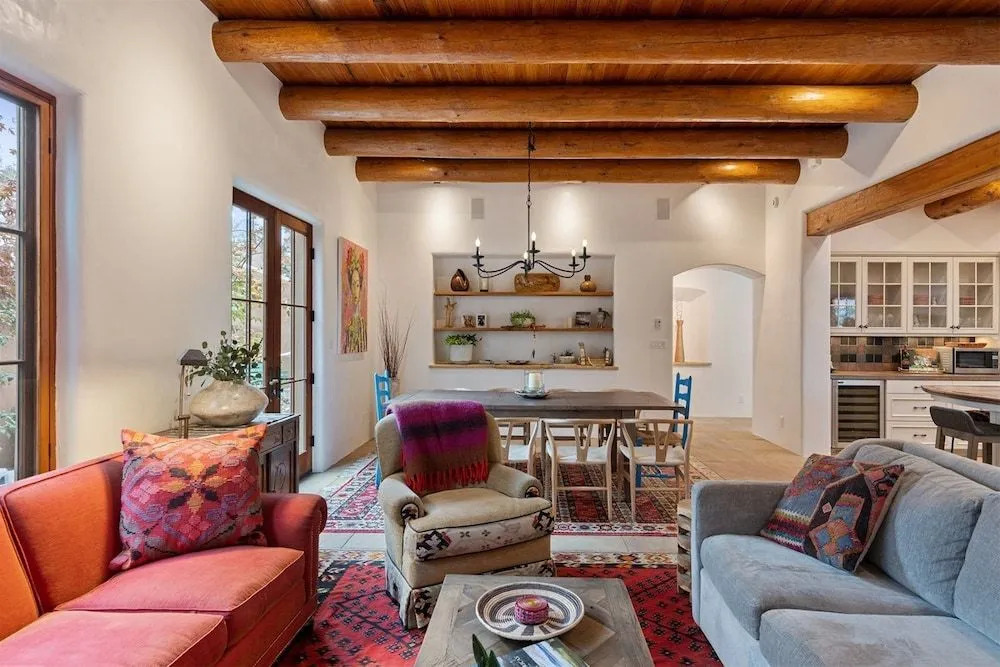 La Joya - Spacious and Historic Downtown Jewel