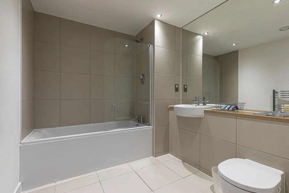 Stylish 2-bed flat w/ terrace in South East London