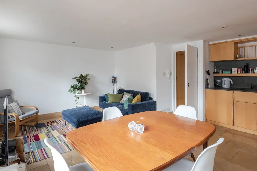 Perfectly Placed Central London Flat for 2