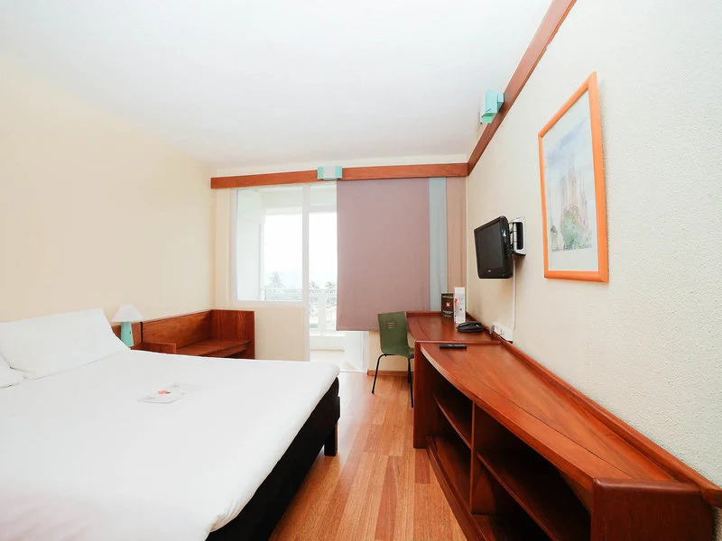 Ibis Lome Centre