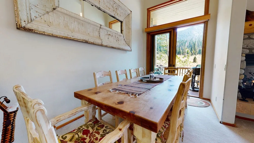 Snowcreek V 760 Pet-Friendly, Amazing Mountain Views, Private 2 Car Garage, Washer Dryer by RedAwning