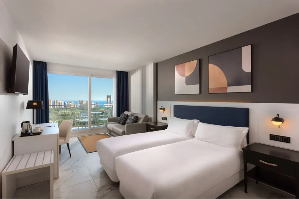 Grand Luxor Hotel & Village
