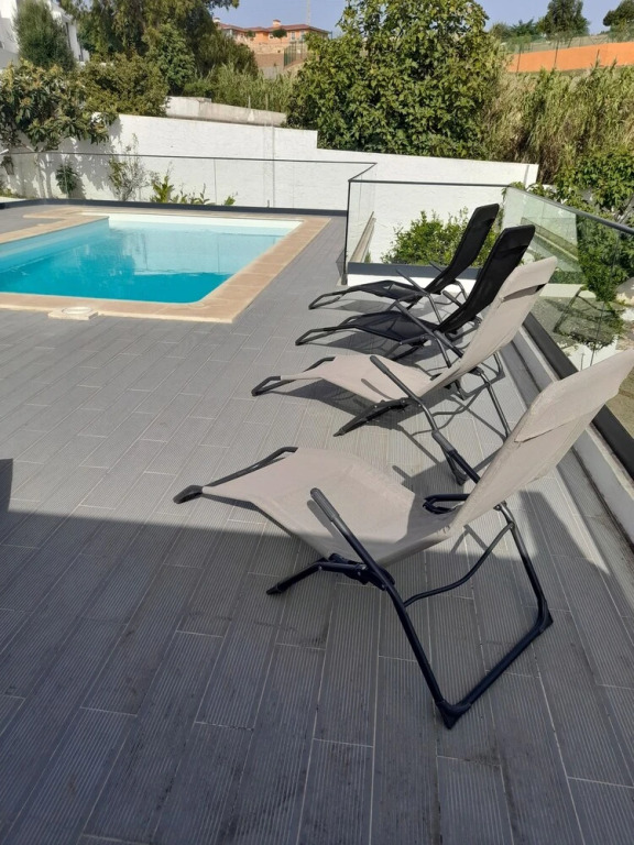Hall 92 Quartos com WC em moradia com piscina A-das-Lebres Loures