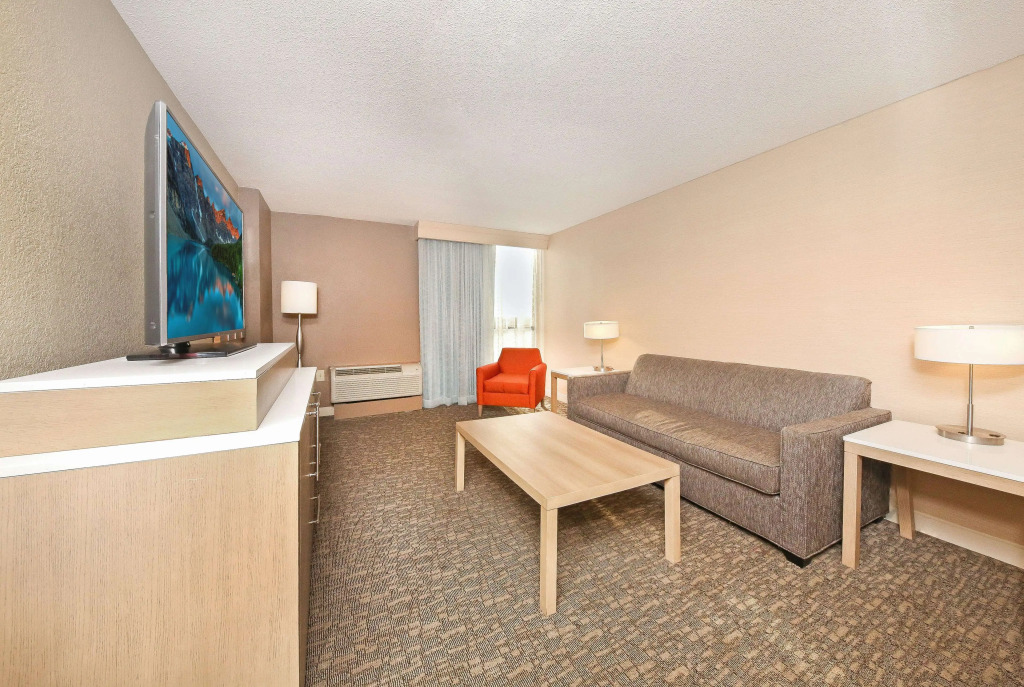 DoubleTree by Hilton Virginia Beach