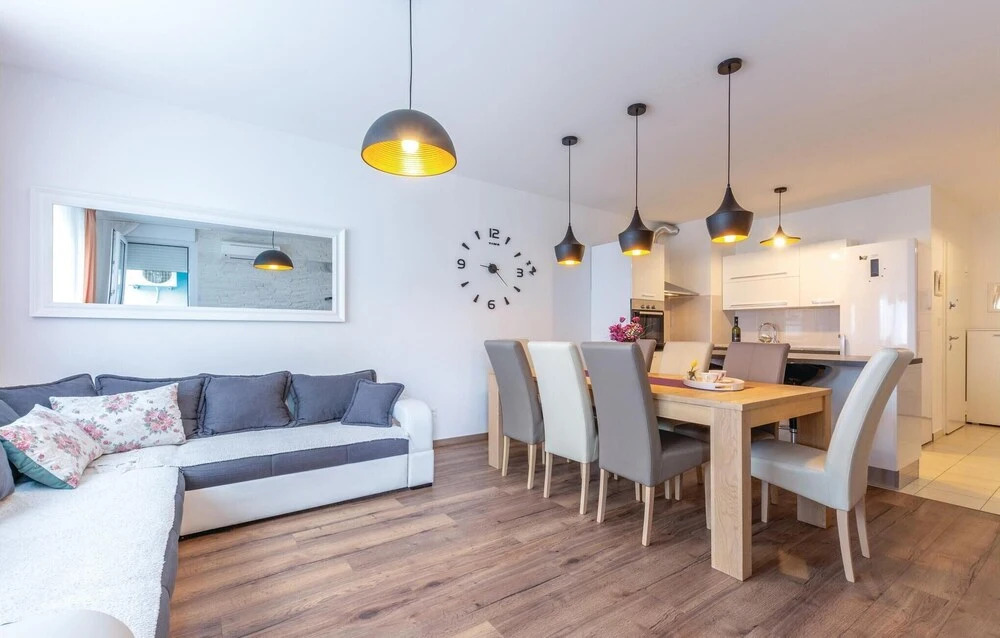Nice Apartment in Split With 3 Bedrooms and Wifi