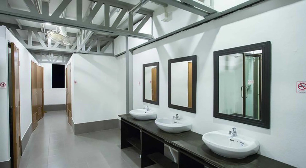 A Plus Deluxe Hotel