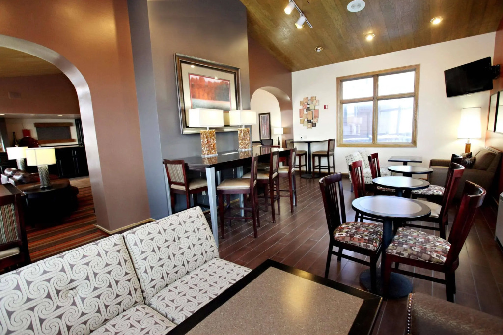 Best Western PLUS Cotton Tree Inn