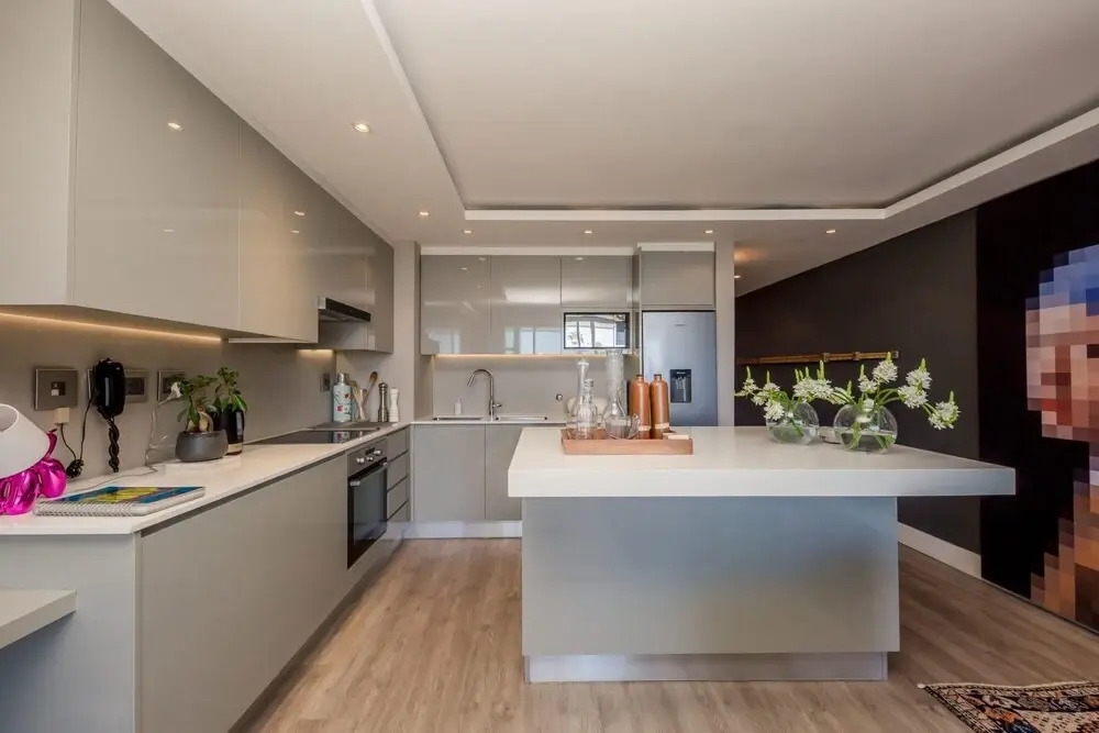 Wonderful Secure Apartment Walking Distance to Waterfront African Anchor