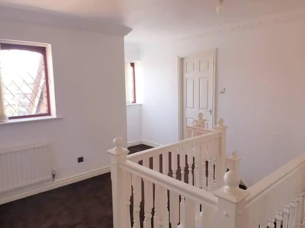 Lovely 4-bed , 3 Bath Villa in Bolton, Manchester