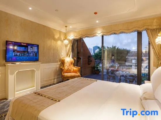 Haikou Monet Garden French Light Luxury Hostel (Qilou Old Street)