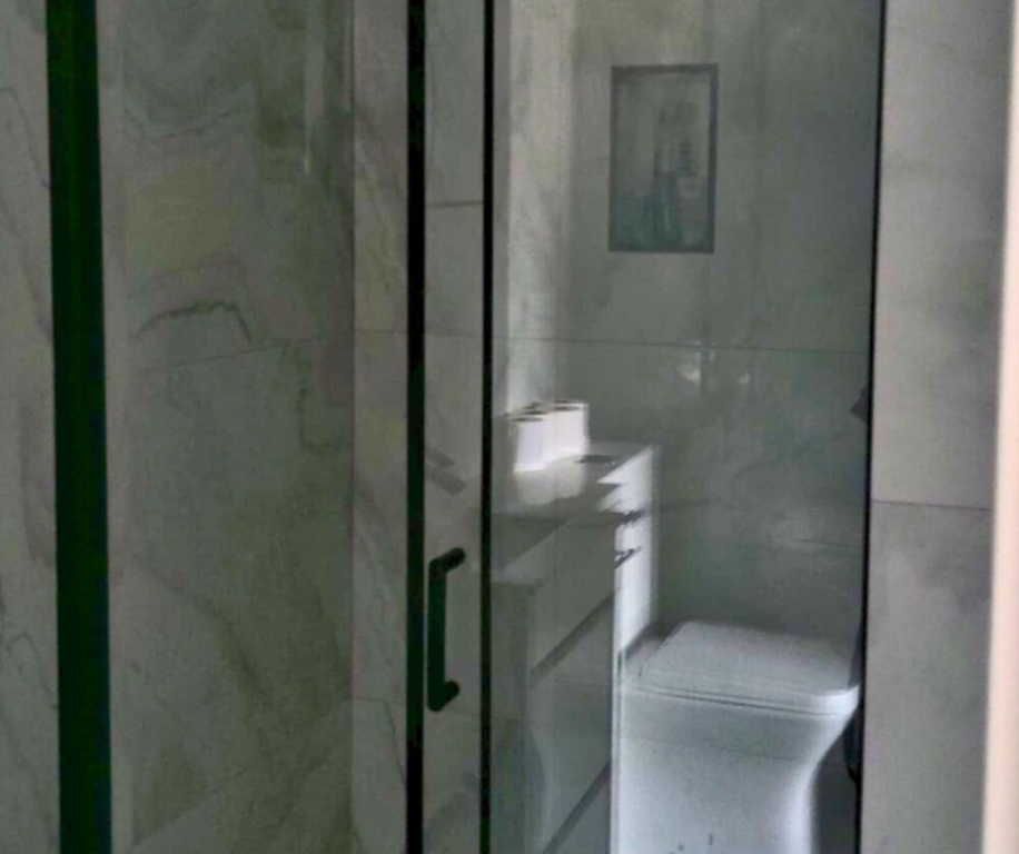 The Red Lounge House - sleeps 14