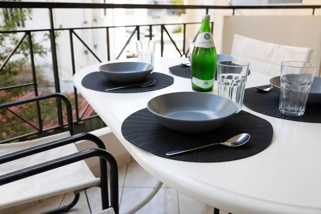 Spacious apartment close to the sea and the city center
