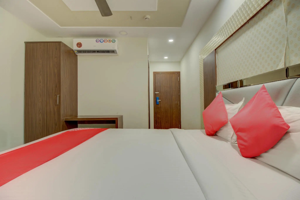 OYO 73944 Hotel Hometown