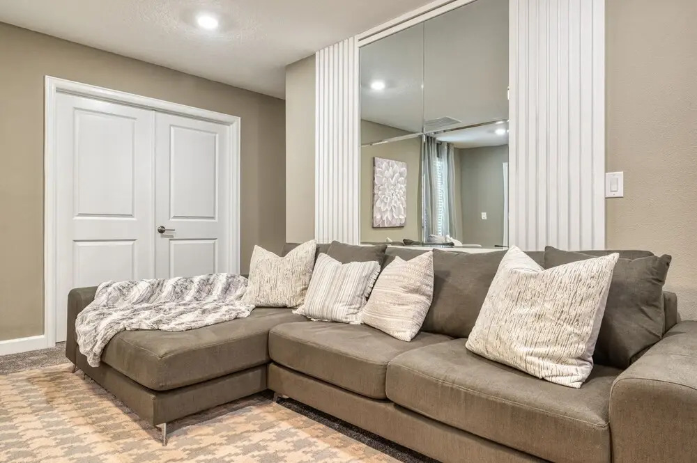 9 Bedrooms 5 Bathrooms Storey Lake 2874 Bd