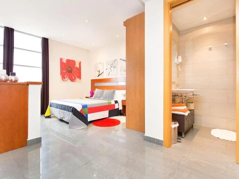 AinB Universitat Apartments