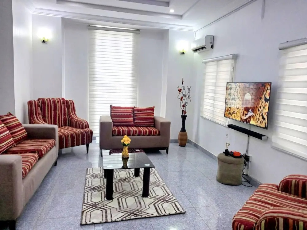 Lovely 2-bedroom Serviced Apartment With a Balcony