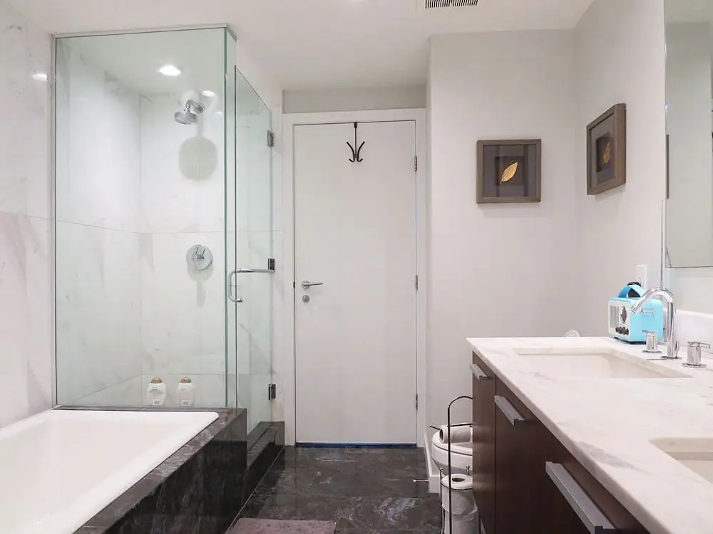 11th Heaven Contemporary Condo Heart of Downtown