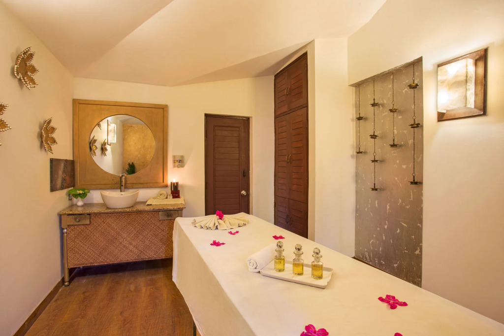 The Riverview Retreat, Corbett