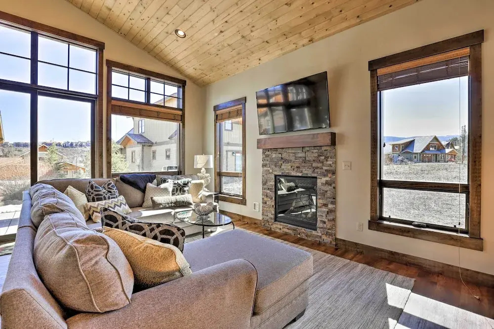 Mtn-view Fraser Home w/ Hot Tub - Near Skiing!