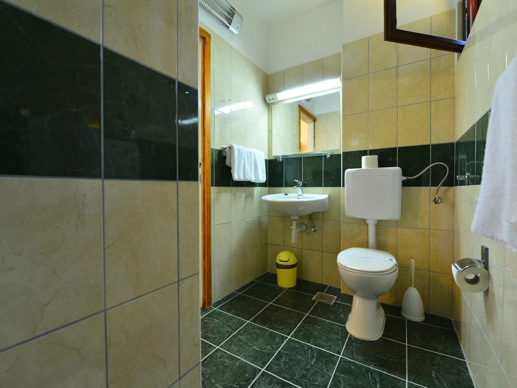 Tidy house with a microwave, 6 km. from the beautiful Trogir