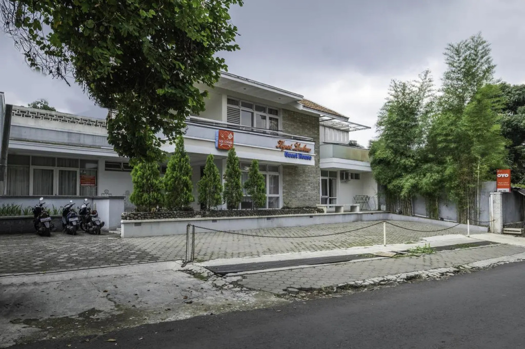 Kyai Luhur Guest House