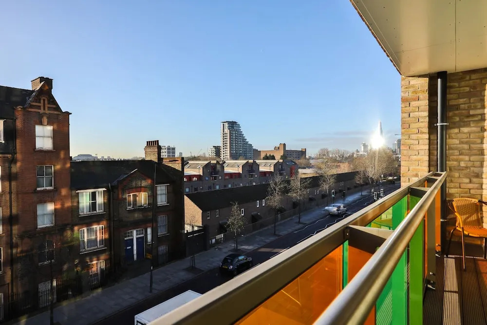 2 Bed 2 Bath flat close to underground