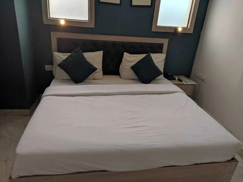 Hotel Nazeer by Adb Rooms