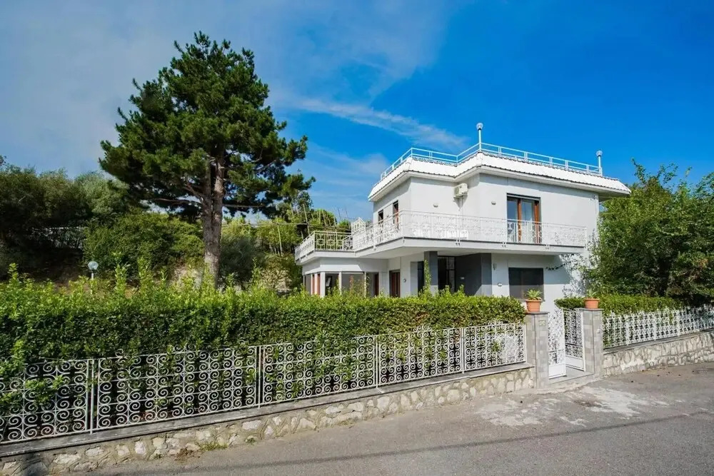 Estate4home - Villa Louise